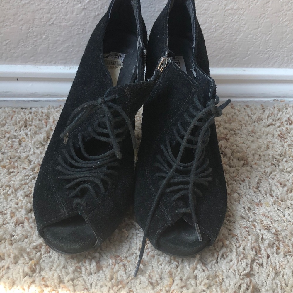 STEVE MADDEN black shoes with laces